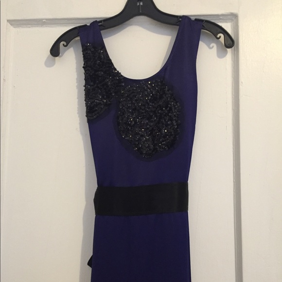 Vera Wang Sequin Evening Gown with Low Back - Picture 4 of 6